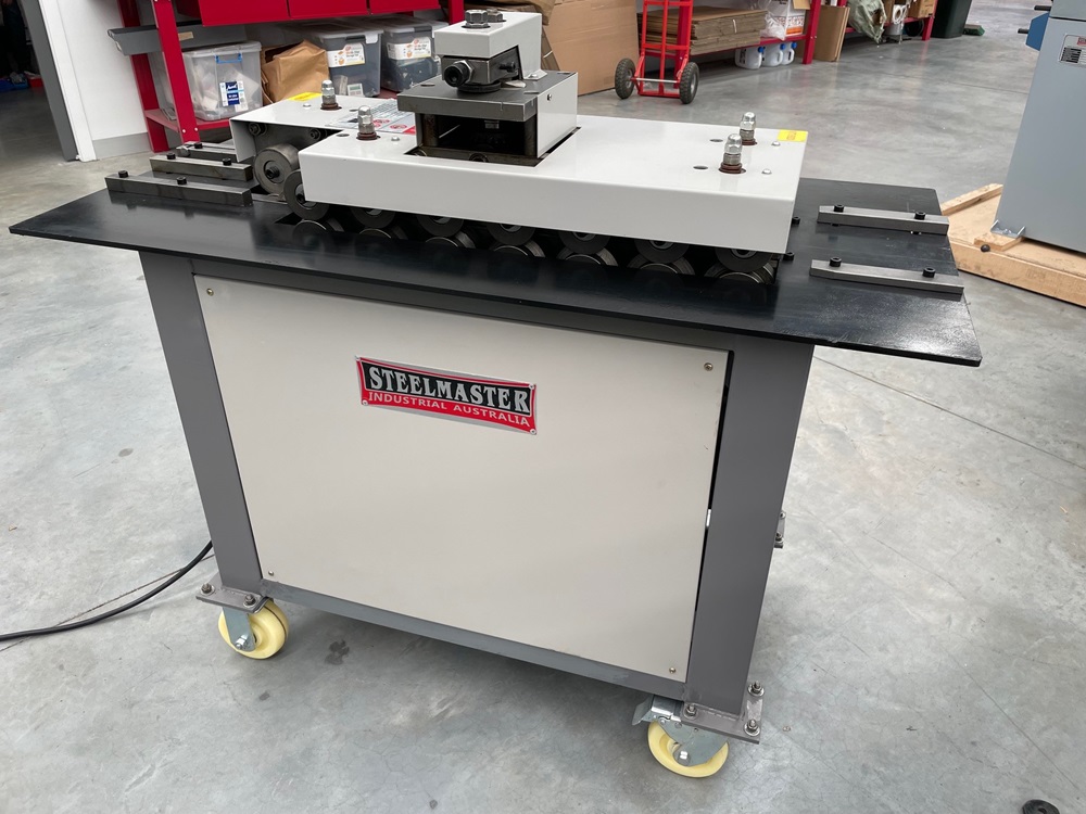 SM-L16. Lockseamer 16# Capacity. Steelmaster, 415V - 6 Profiles in 1 1 SM-L16. Lockseamer 16# Capacity. Steelmaster, 415V - 6 Profiles in 1