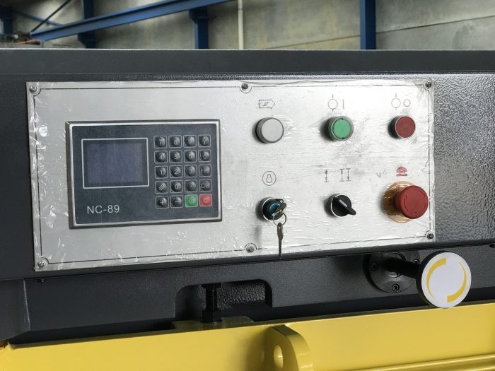 SM-STHS3106. Hydraulic Guillotine Steelmaster 3100mm x 6.0mm with Power Back Gauge. - Image 12